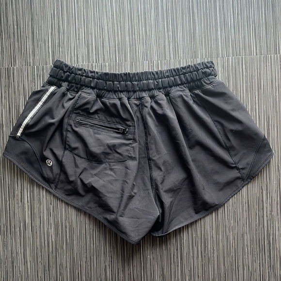 Lululemon Hotty Hot Shorts 2.5” ✧ Black ✧ Size 4 - Picture 7 of 9